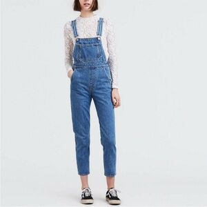 Levi's Big E Denim Mom Overalls Hey Shorty Wash Size 30